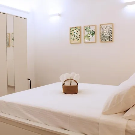 Domus Florea - In The Old Town Apartment *